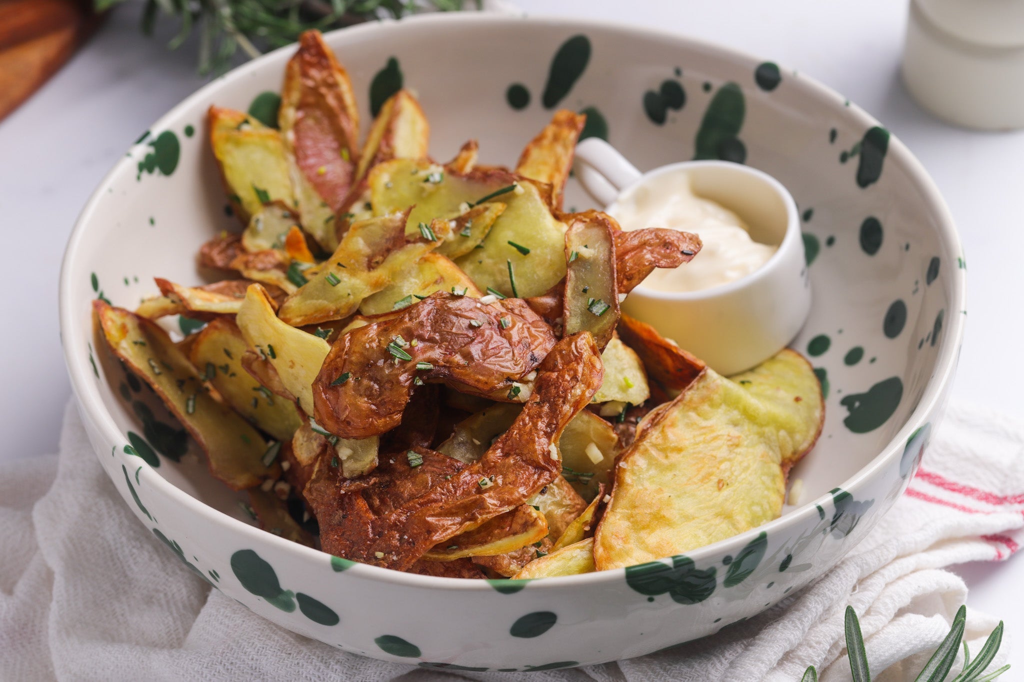 Low waste Crispy Garlic Rosemary Potato Skins ( Air fryer)